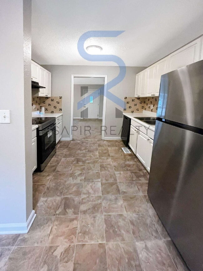 Building Photo - Move in before November 15th and choose yo...