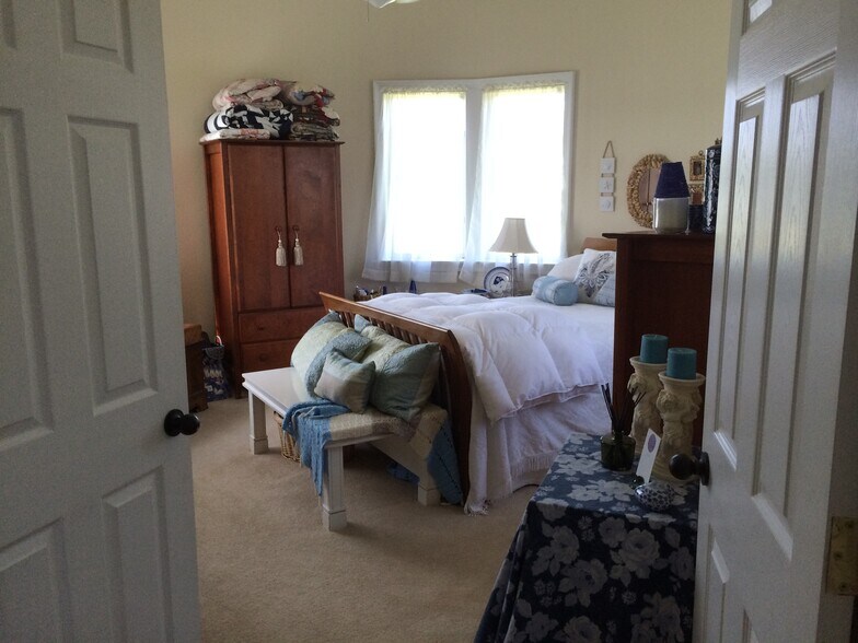 Building Photo - 369 Etna Rd