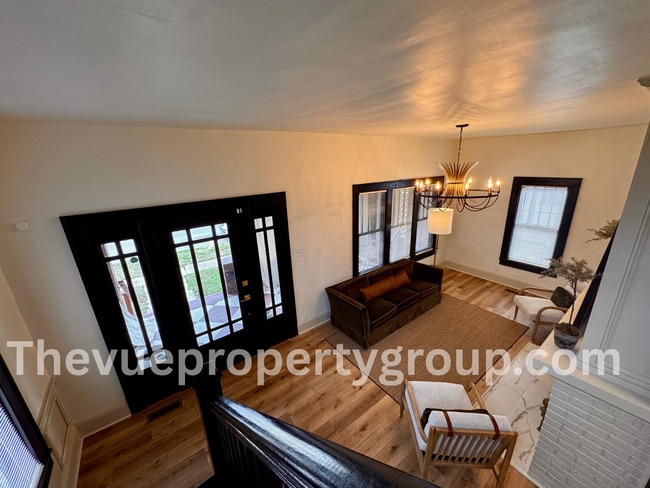 Building Photo - Completely remodeled 3 bedroom, brimming with charm & modern updates!