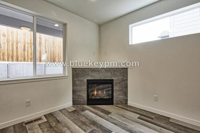 Building Photo - 3 Bed, 2.5 Bath Home in Ridgefield's McCormick Creek Subdivision