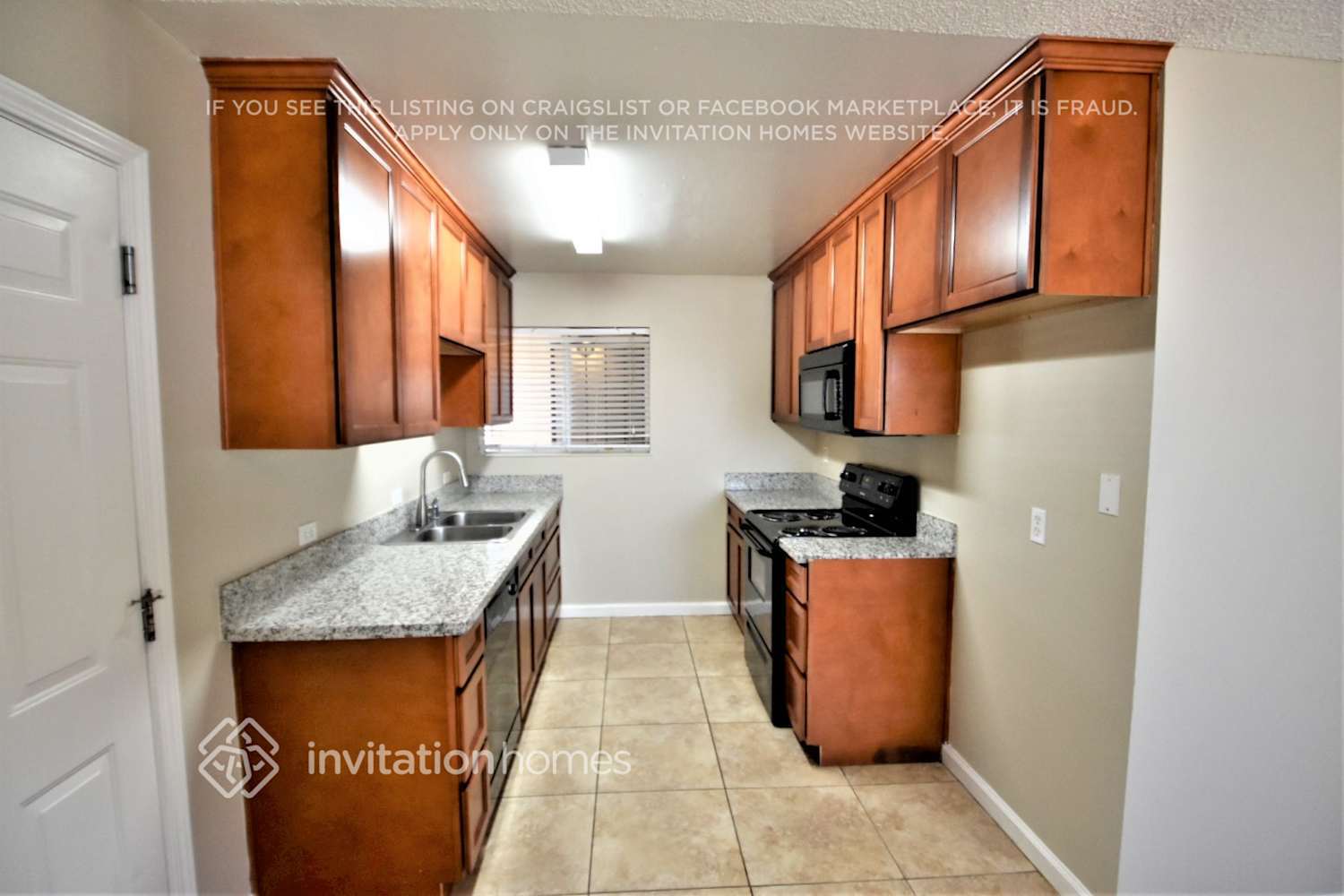 Building Photo - 525 Falcon Dr