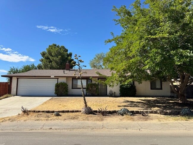 Primary Photo - Remodeled 3+2 On Large Lot