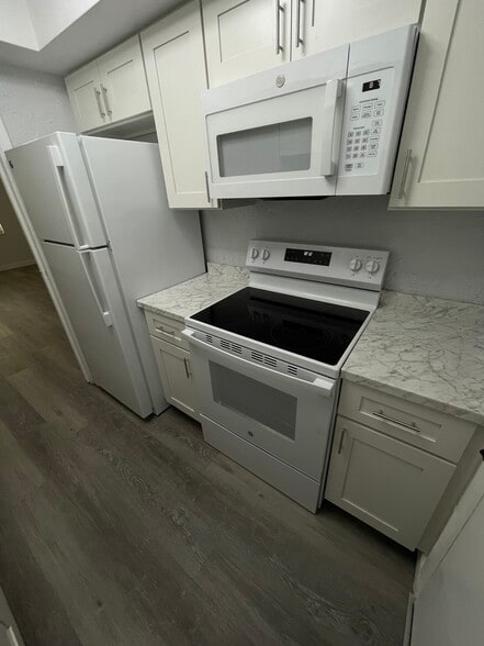 Building Photo - 1350 E Sample Rd