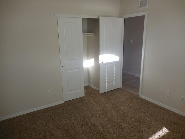 Building Photo - 1100 Summer Night Pl