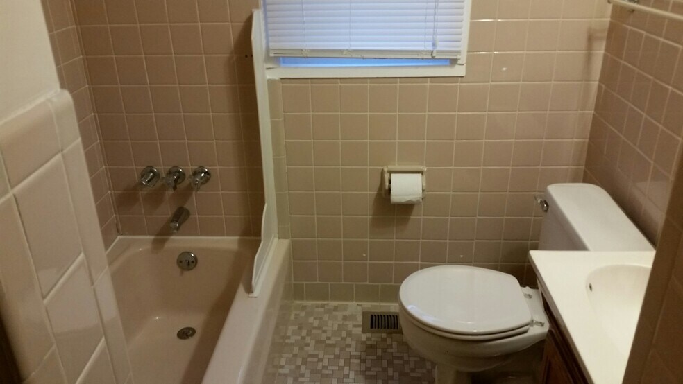 Bathroom - 261 View St