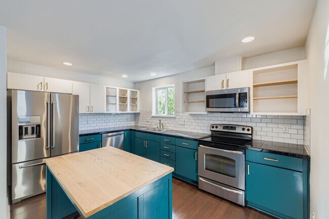 Primary Photo - Stunning 3-Bed/1.75-Bath + Den Townhome with Hot Tub in Capitol Hill!