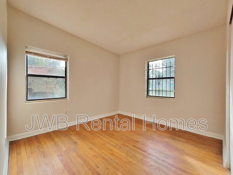 Building Photo - 3515 Japonica Rd N