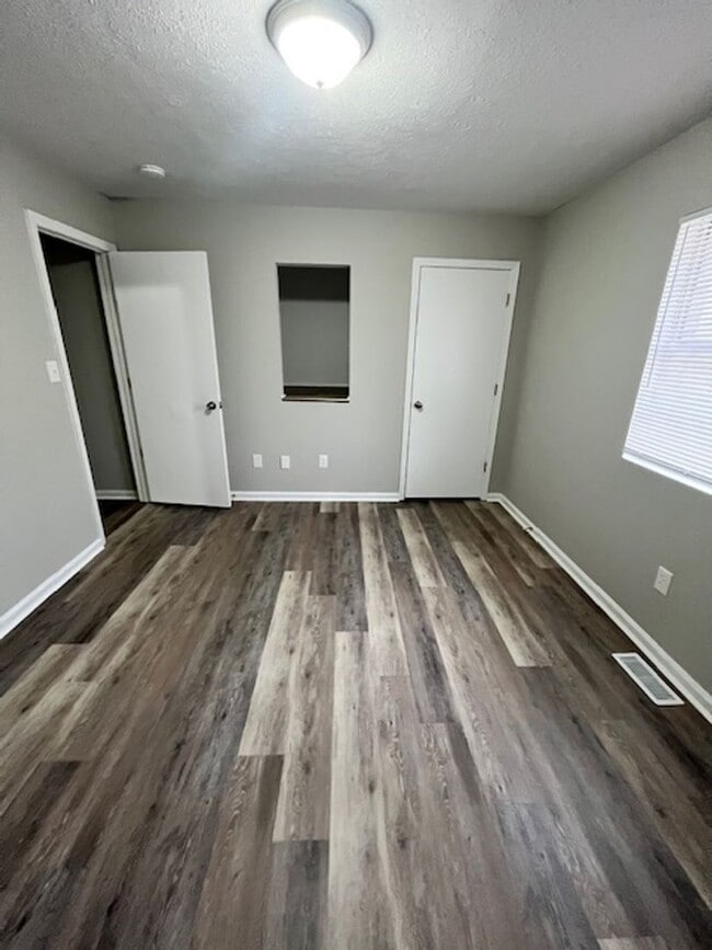 Building Photo - 2 Bedroom, 1.5 Bath Close to Berea College