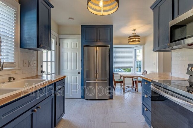 Building Photo - 22 Cammer Ave