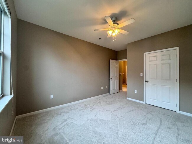Building Photo - 12925 Centre Park Cir