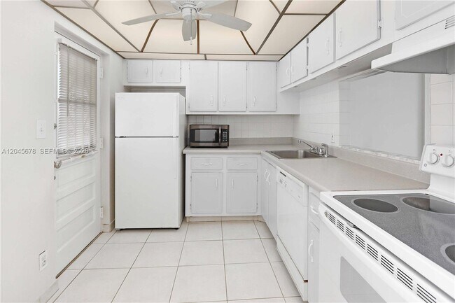 Building Photo - 505 E Dania Beach Blvd