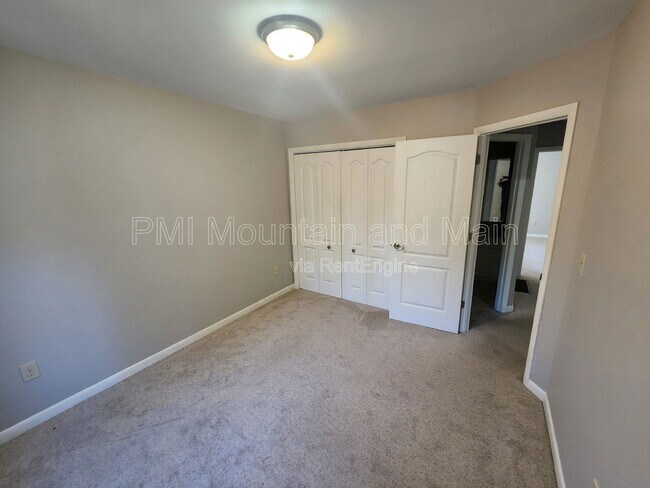 Building Photo - 4000 Laurel Park Hwy