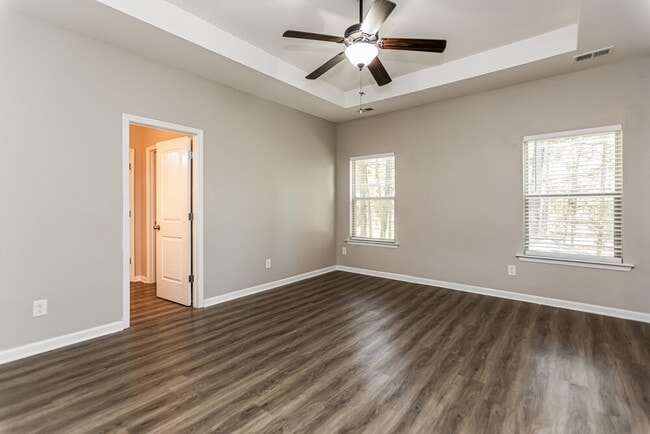 Building Photo - 136 Camellia Way
