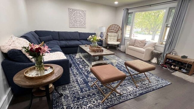 Building Photo - 1065 Hiawatha Dr