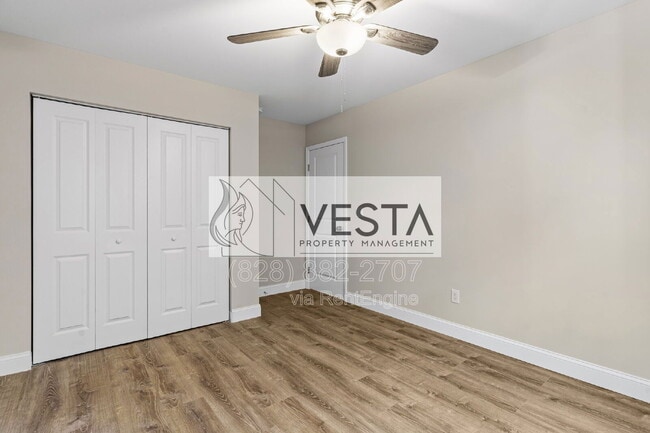 Building Photo - 474 Hague Dr