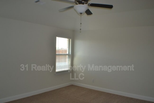 Building Photo - 1119 Sumner Dr