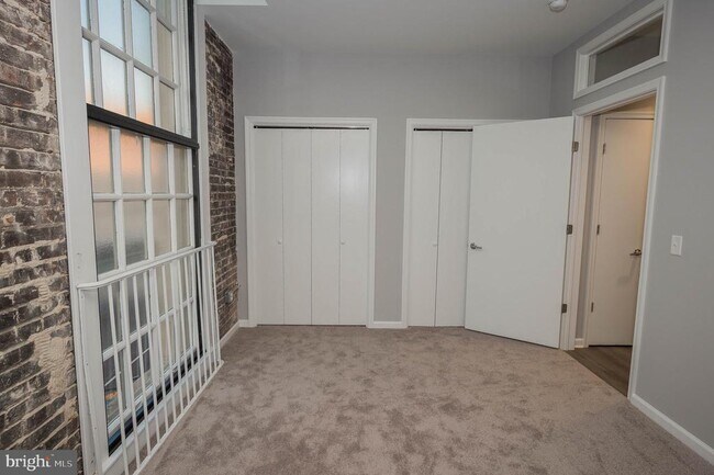 Building Photo - 218 W Main St