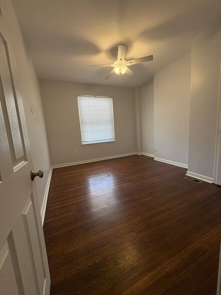 Building Photo - 5527 Pulaski Ave