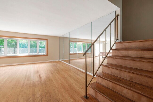 Building Photo - 146 Millbrook Ln
