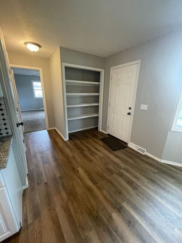 Building Photo - 2556 W Cardinal St