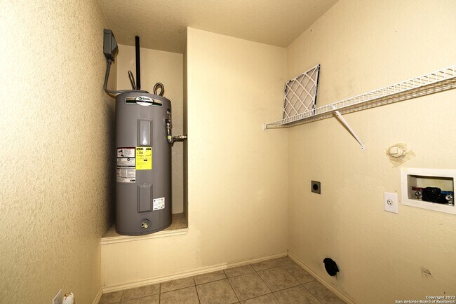 Building Photo - 3202 Eisenhauer Rd