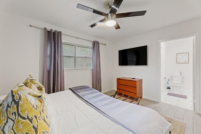 Building Photo - 201 Fairlane Dr