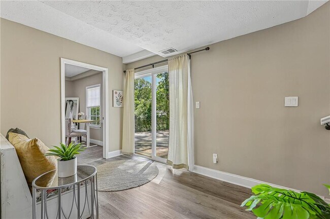 Building Photo - 3898 Skidmore Dr