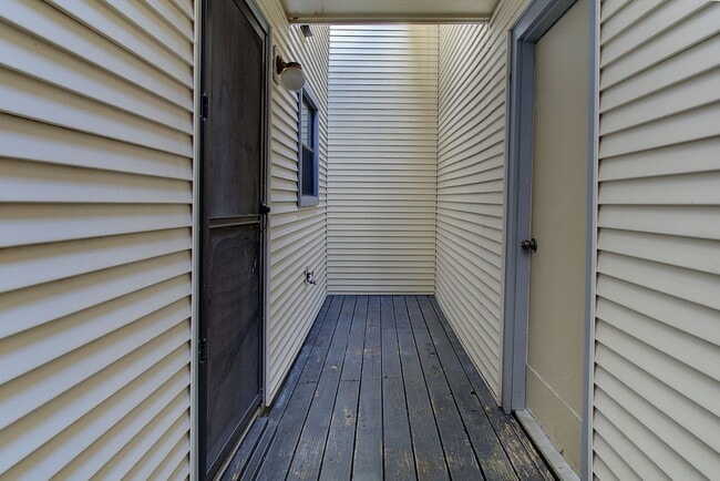 Building Photo - Foster Lane Town Homes NM
