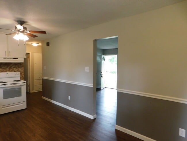 Building Photo - El Dorado House Available