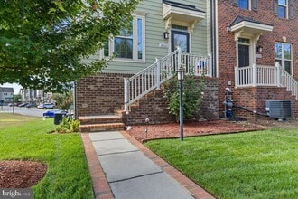 Building Photo - 18060 Red Cedar Rd