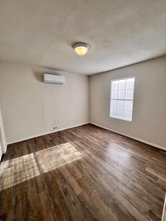 Building Photo - Two Homes / One Lot / Versatile Uses / Rem...