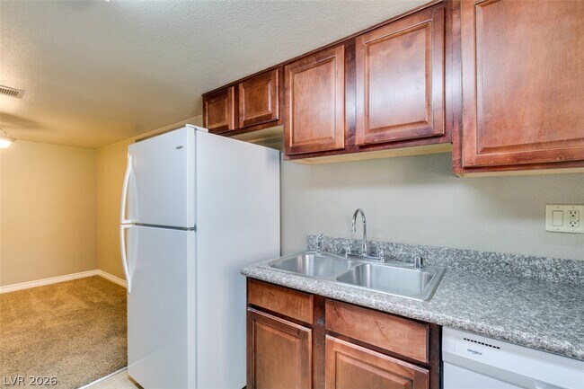 Building Photo - 4450 Sandy River Dr