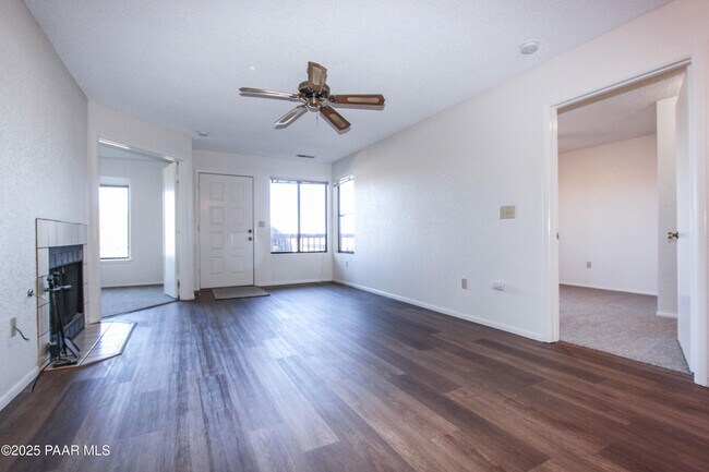 Building Photo - 3069 Cascades Ct