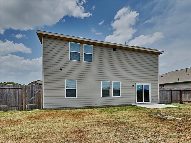 Building Photo - 5023 Highland Crest Dr