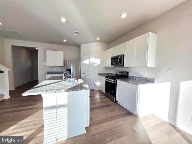 Building Photo - 374 Robbins Farm Rd