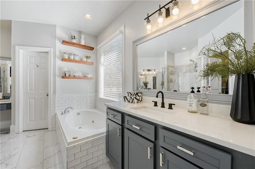 Building Photo - 14124 Hopewell Rd