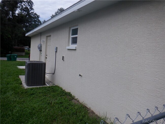 Building Photo - 6501 E Wingate St