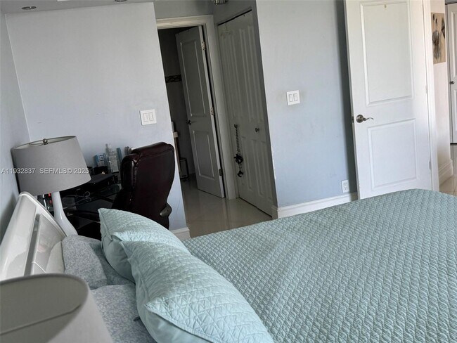 Building Photo - 3300 NE 192 St