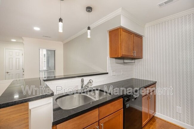 Building Photo - 2516 Cranbrook Ln