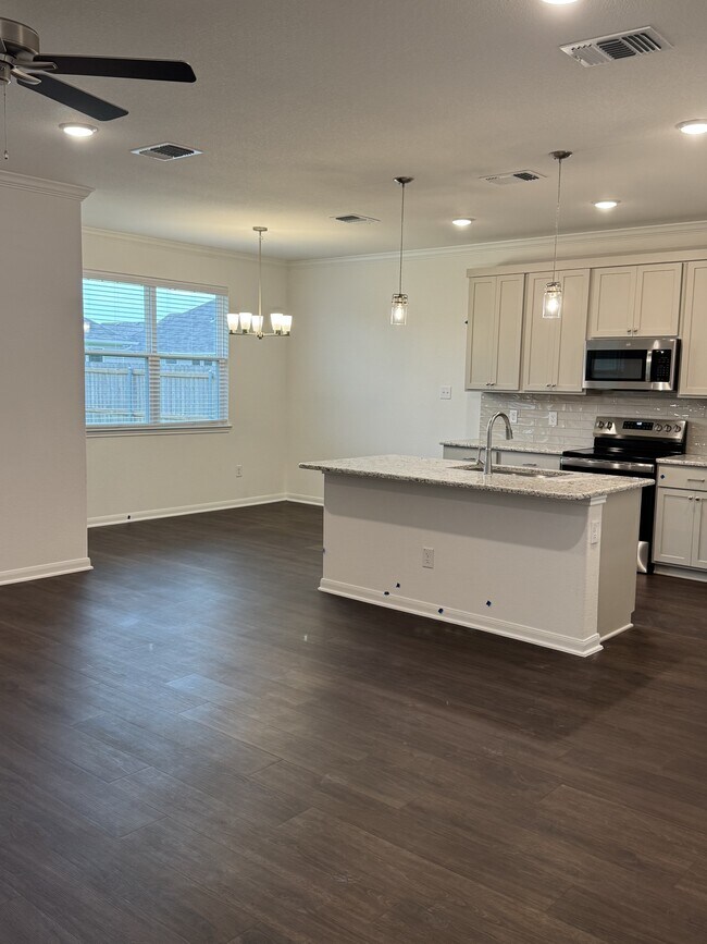 Building Photo - 8018 Timber Holw Ln