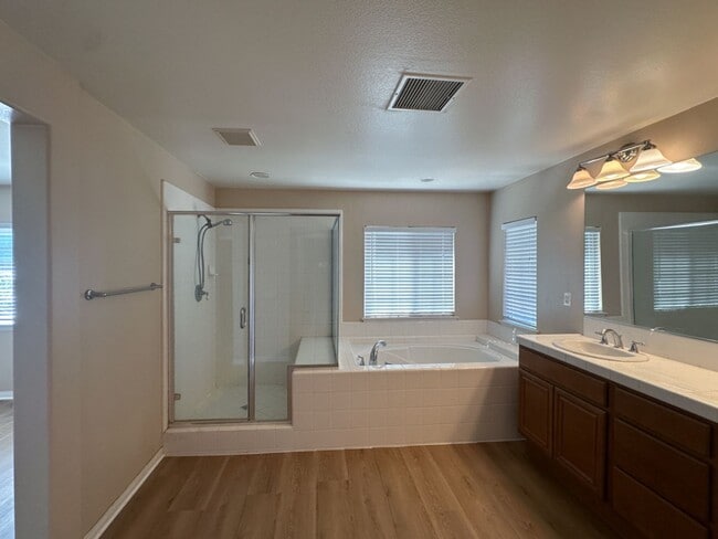 Building Photo - Available now! Beautiful 4 Bedroom Home for Rent in WOLF CREEK community of South Temecula!