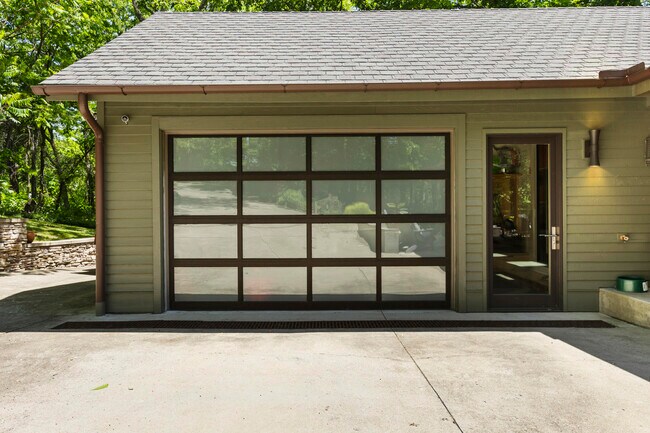 Building Photo - 8039 Old Richmond Rd