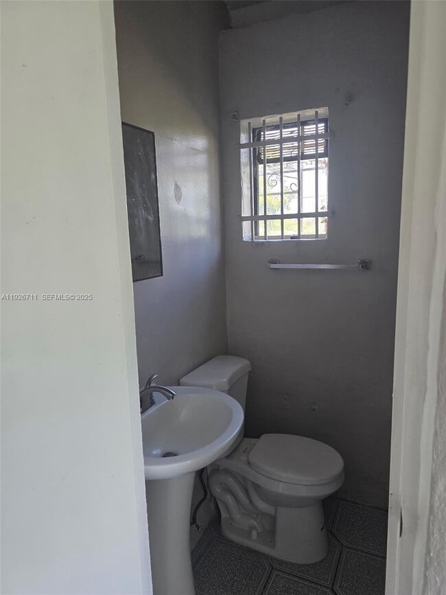 Building Photo - 914 NW 15th St