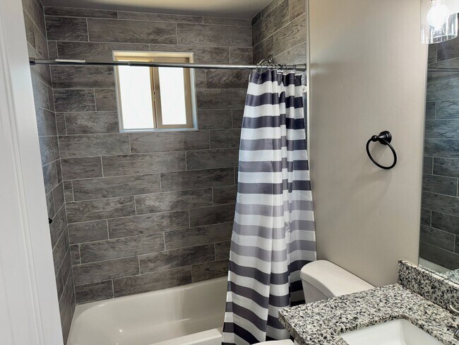 Building Photo - Enjoy the afternoon views in the 3 Bedroom...