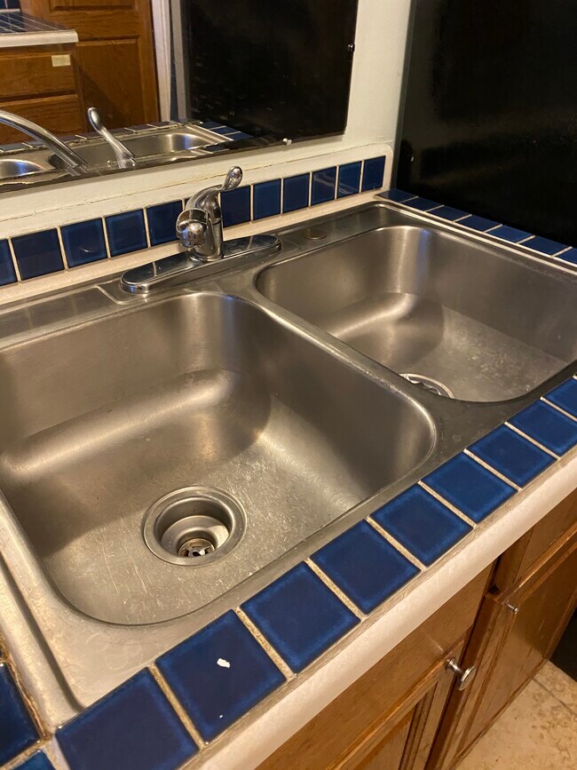 Building Photo - 2318 Eldridge St