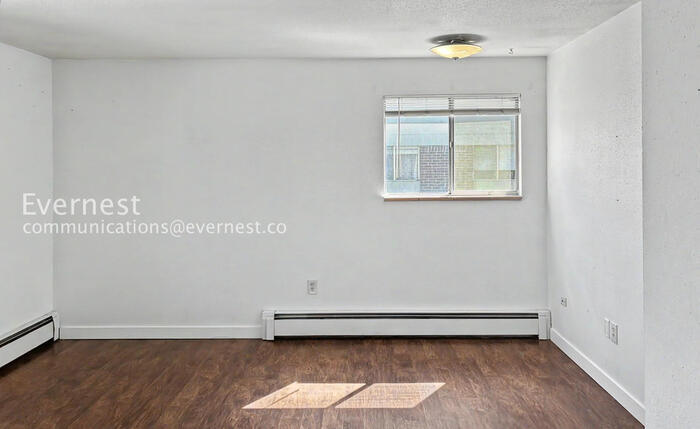 Building Photo - 1305 Burton Ct