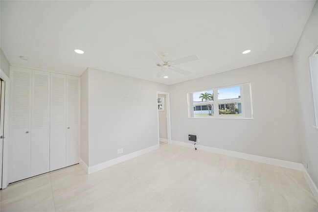 Building Photo - 2725 Emory Dr W