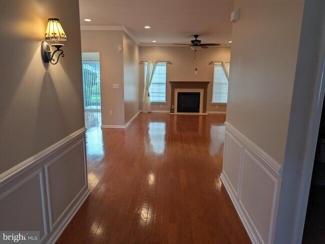 Building Photo - 302 Gosling Way