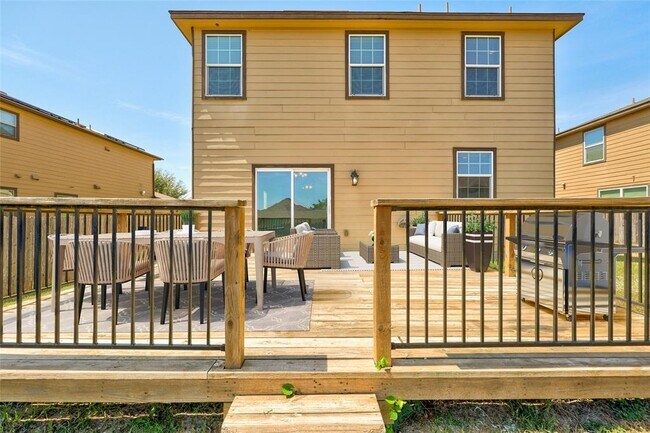 Building Photo - 455 Gina Dr