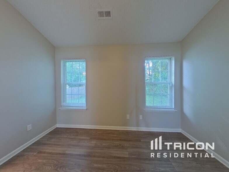 Building Photo - 1128 Summit Hills Dr